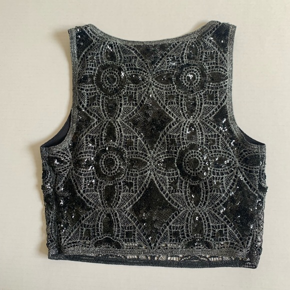 Express Crop Top - Picture 2 of 7